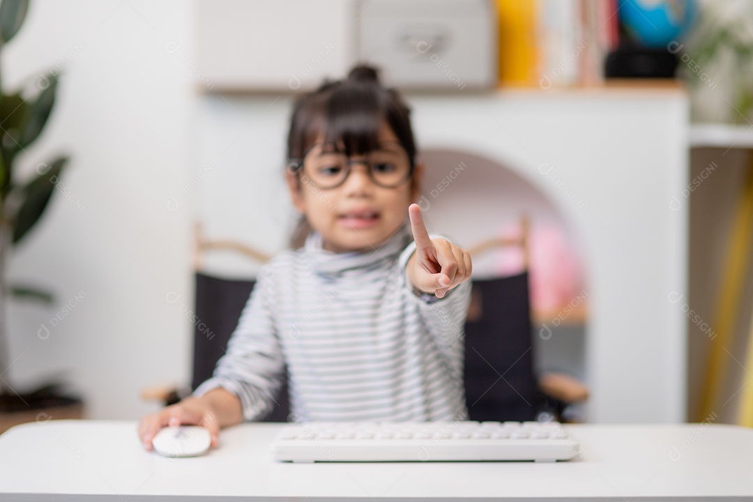 Educação, escola e conceito de tela imaginária