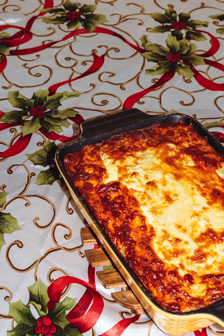 Torta de pastor na mesa, torta brasileira muito famosa.