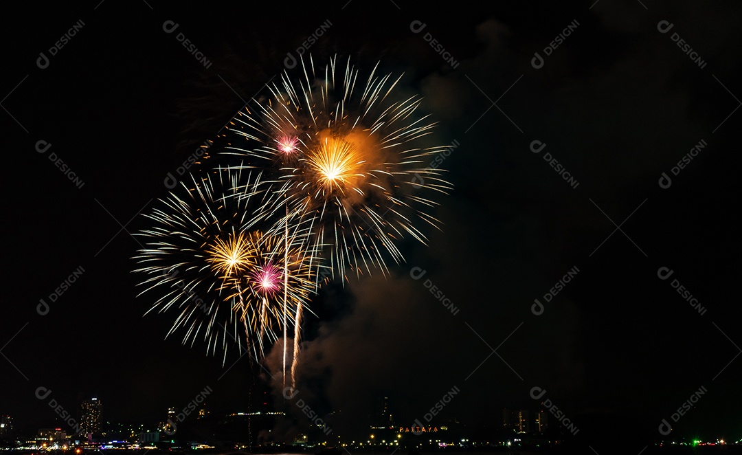 Abstrato de fogos de artifício ilumina o céu com exibição deslumbrante