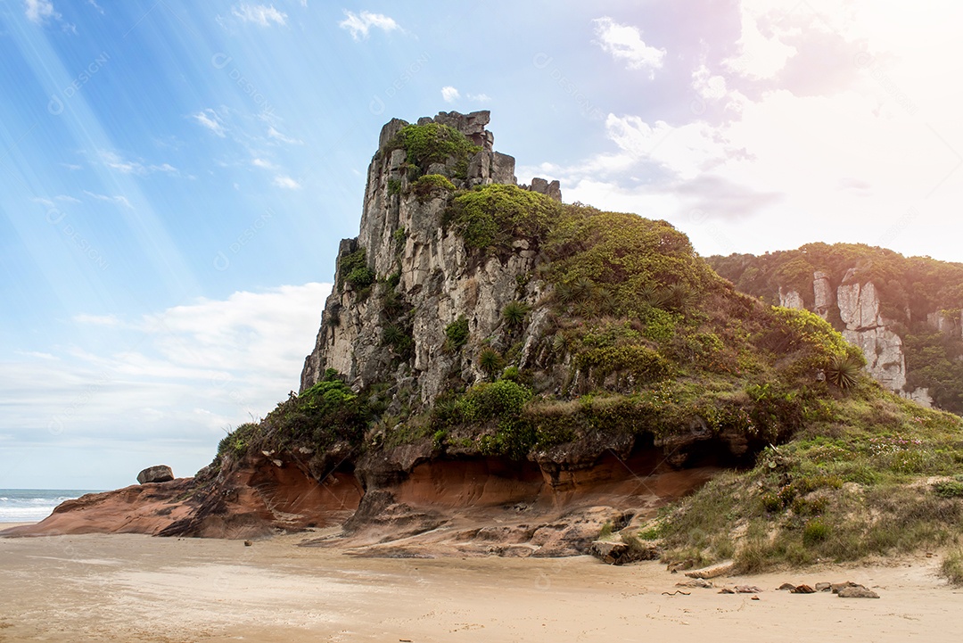 Morro da Guarita na praia de Torres no Rio Grande do Sul, Brasil