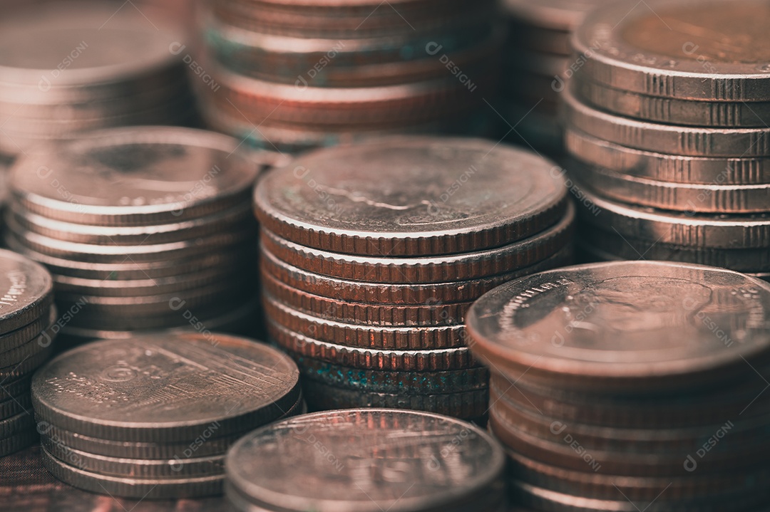 Câmbio, transferência de dinheiro, tecnologia financeira FinTech, relatório de economia