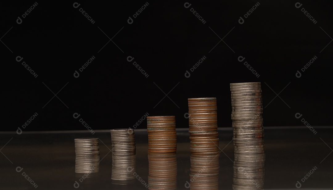 Câmbio, transferência de dinheiro, tecnologia financeira FinTech, relatório de economia