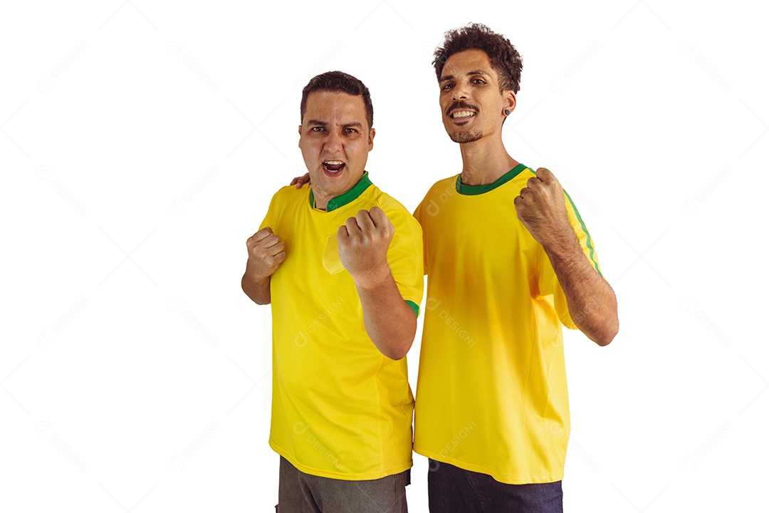 Irmãos negros com camisa amarela brasileira e bandeira torcendo