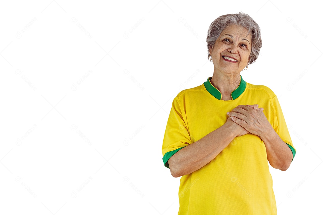 Mulher madura com a camisa amarela do time de futebol isolada no branco