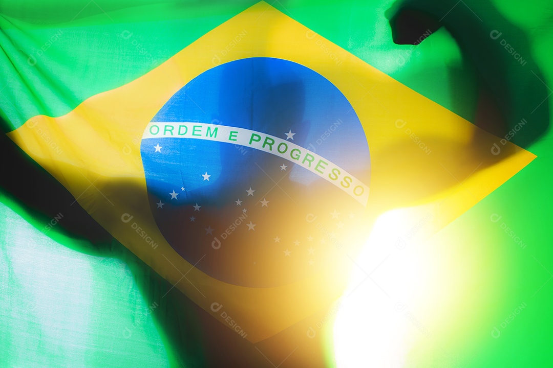 Poder Brasileiro - Silhueta na Bandeira Brasileira Conceito Força Brasileira