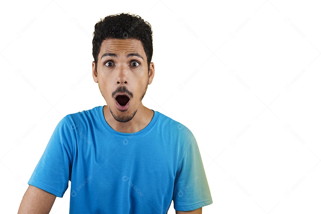 Homem negro com camisa azul isolada.