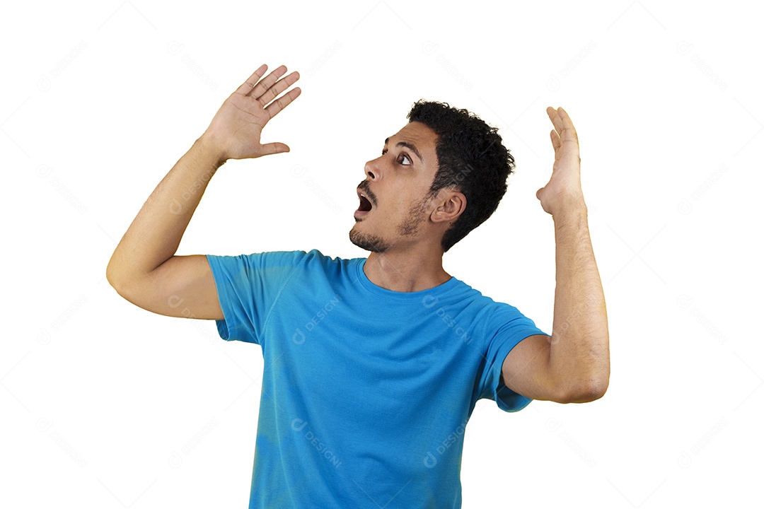 Homem negro com camisa azul isolada.