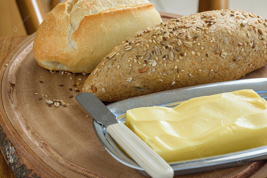 Pass the bread, multigrain baguette, spatula and butter