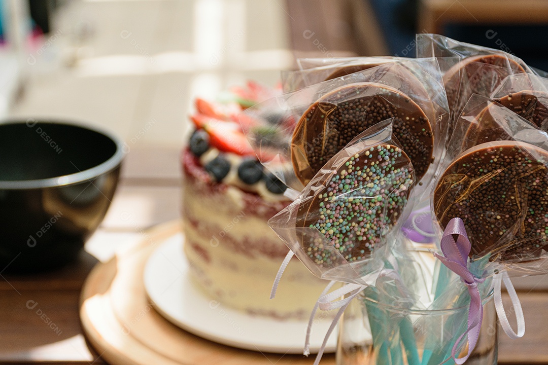 Brigadeiros, doce tradicional brasileiro. Muito servido em festas infantis chocolate