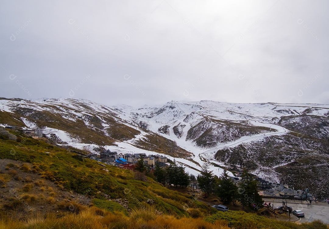 Montanhas cobertas de neve de Serra Nevada, Granada, Andaluzia