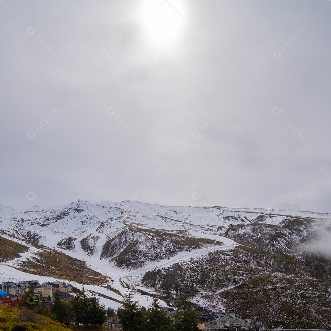 Montanhas cobertas de neve de Serra Nevada, Granada, Andaluzia