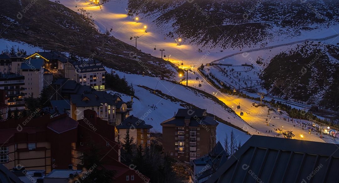 Esqui de montanha à noite - Pradollano, Serra Nevada, Espanha