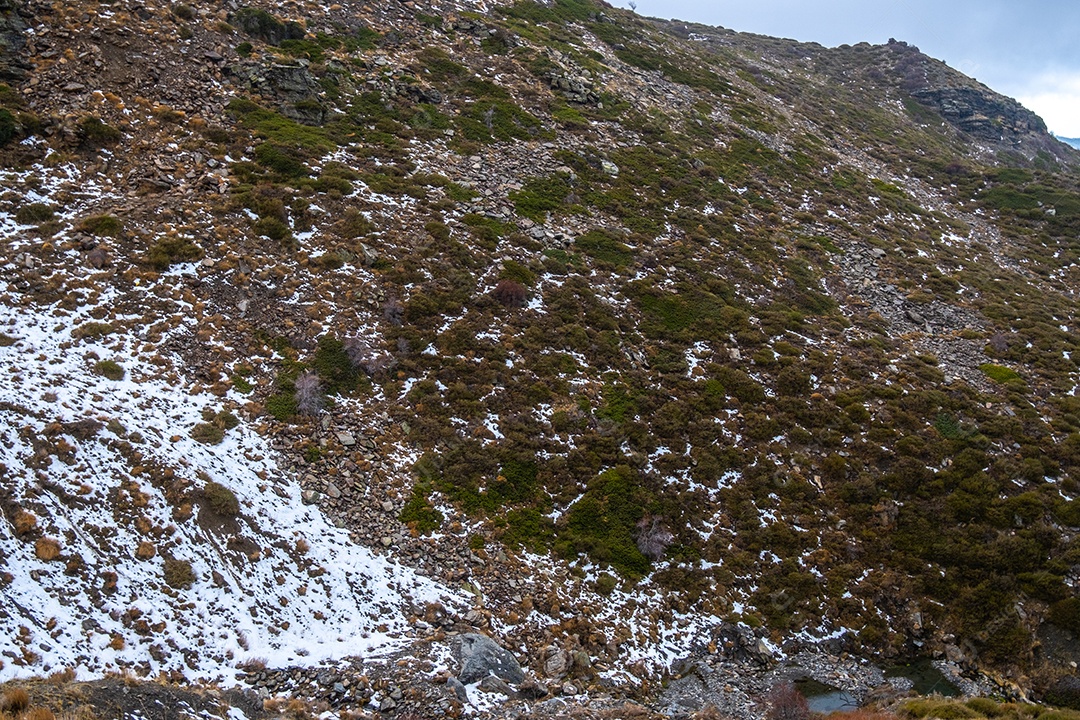 Montanhas cobertas de neve de Serra Nevada, Granada, Andaluzia