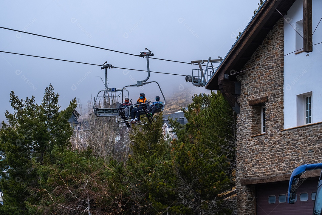 Vista do teleférico em Serra Nevada Tampado Montanha.