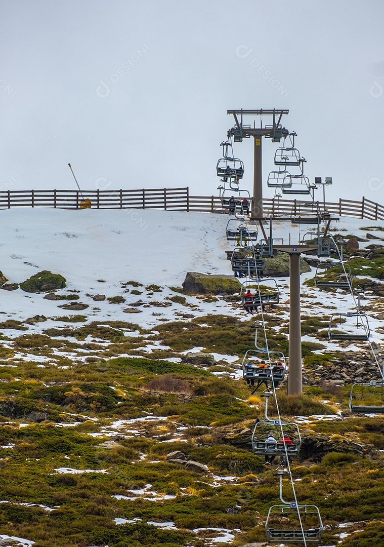 Vista do teleférico em Serra Nevada Tampado Montanha.