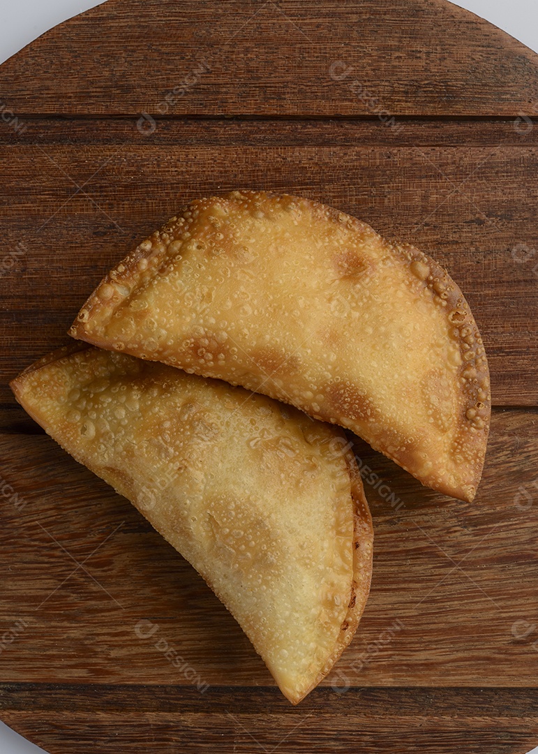 Lanche tradicional brasileiro conhecido como pastel