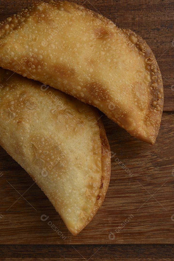 Lanche tradicional brasileiro conhecido como pastel