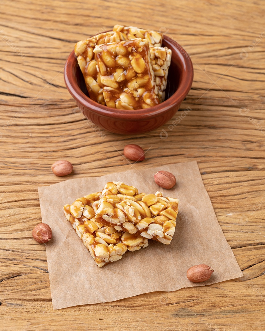 Pé de moleque, típico doce de amendoim brasileiro e comida de festa junina