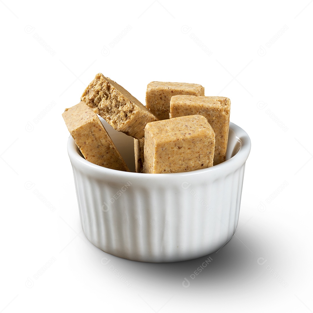 Paçoca é um Doce de Amendoim Brasileiro. em uma tigela branca