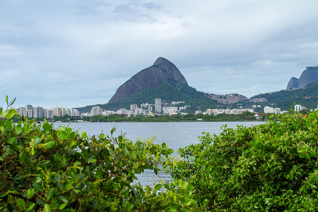 Vista da Lagoa Rodrigo de Freitas no Rio de Janeiro.