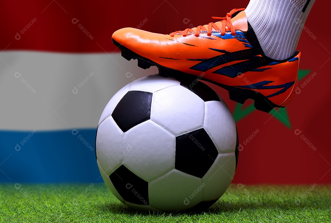 Competição da Taça de Futebol entre a Holanda nacional e a nacional Marrocos.