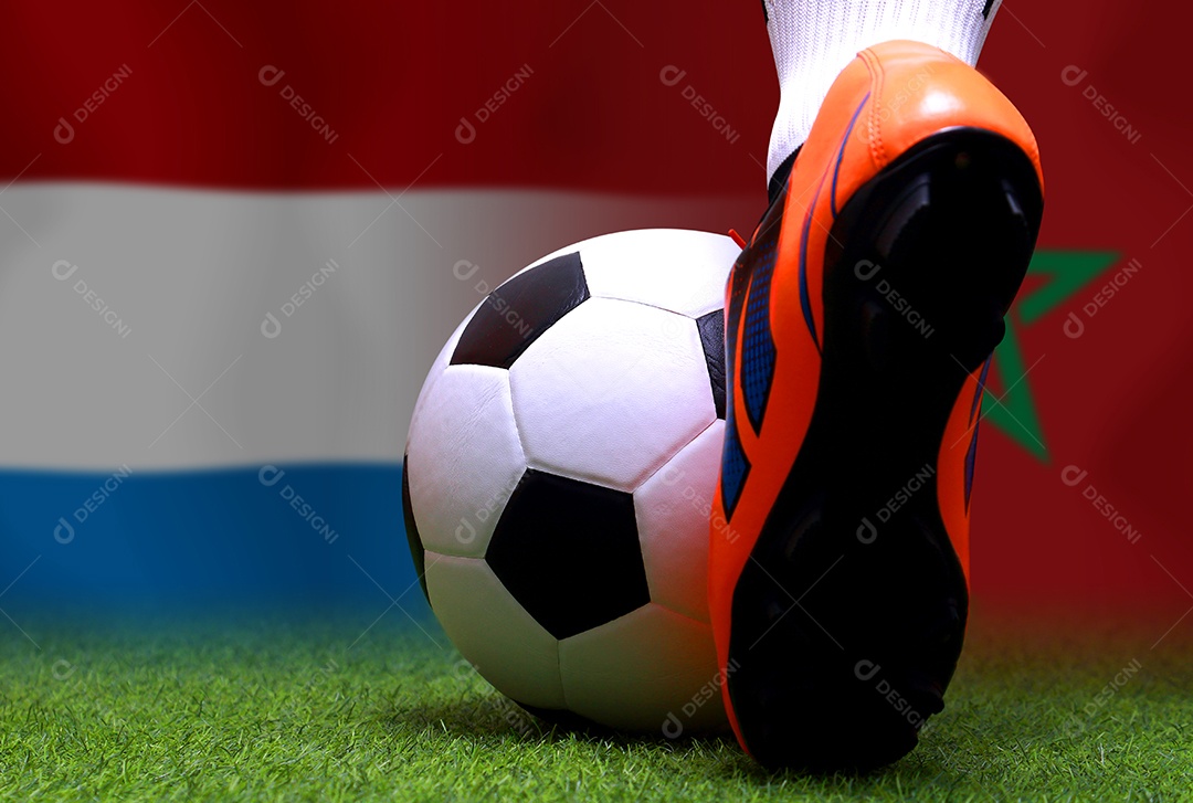 Competição da Taça de Futebol entre a Holanda nacional e a nacional Marrocos.