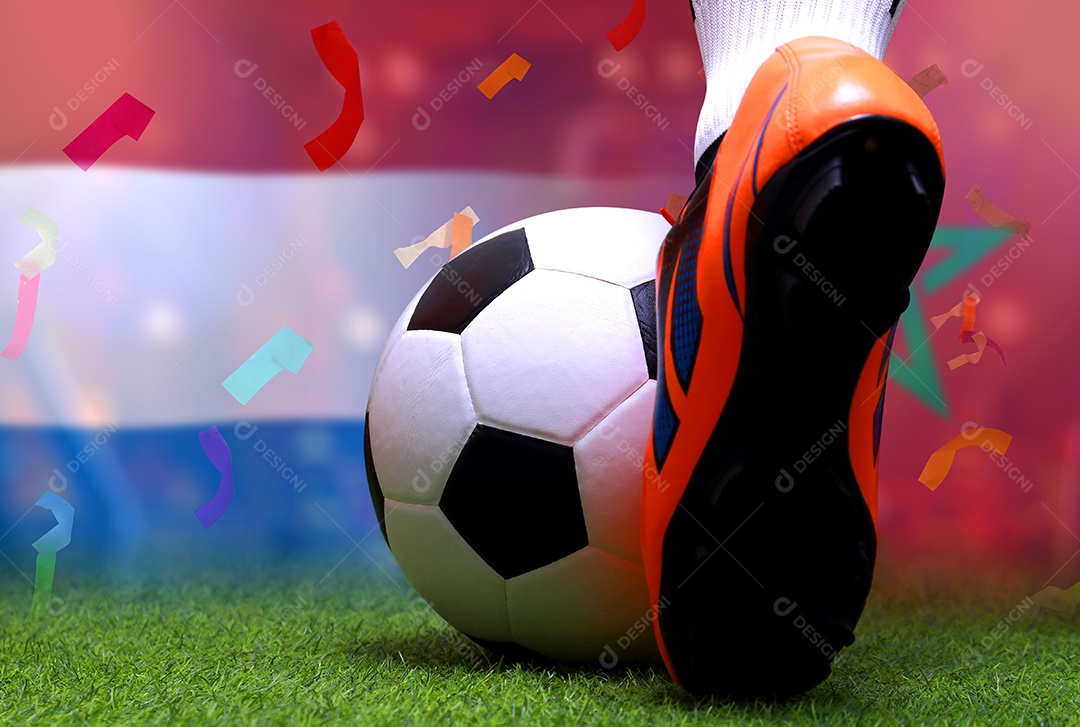 Competição da Taça de Futebol entre a Holanda nacional e a nacional Marrocos.