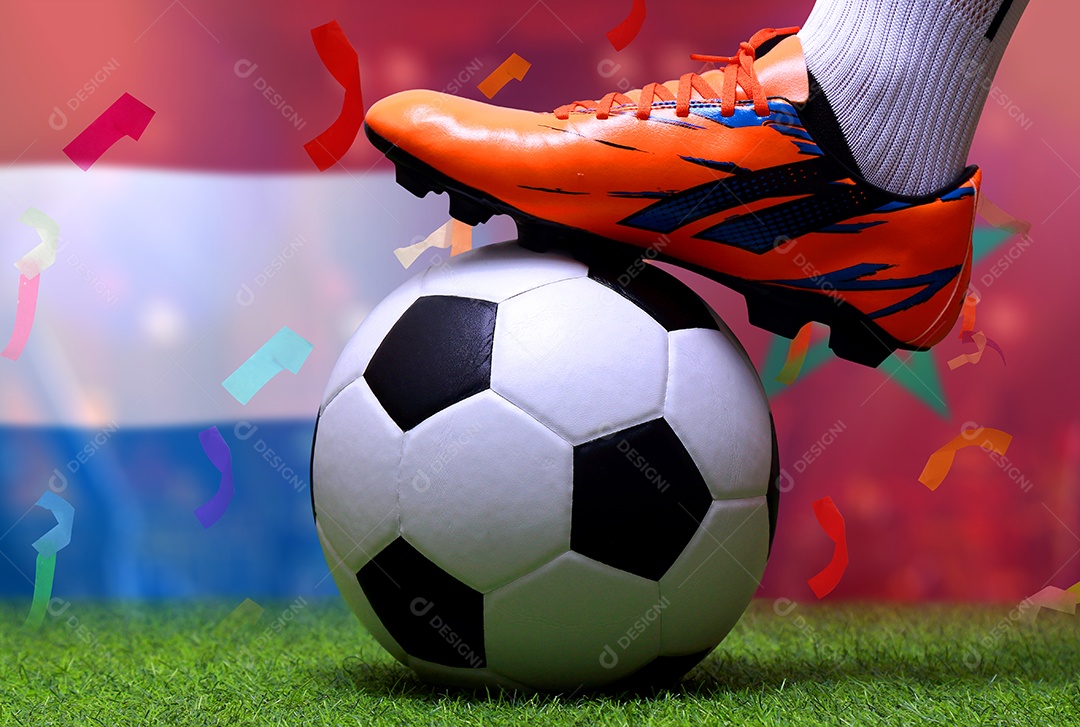 Competição da Taça de Futebol entre a Holanda nacional e a nacional Marrocos.