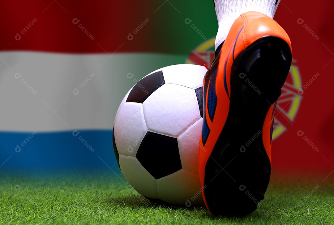 Competição da Copa de Futebol entre a seleção holandesa e a seleção portuguesa.