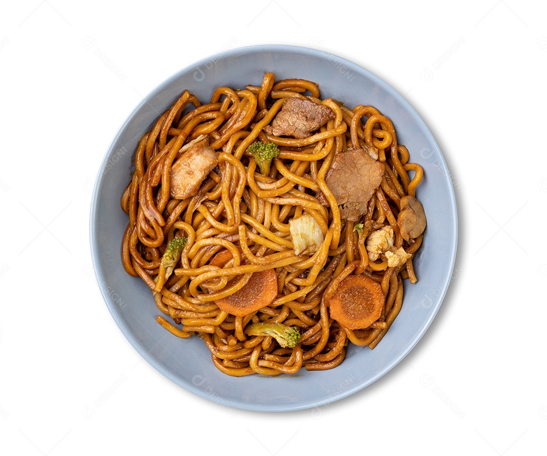 Yakisoba, massa tradicional asiática com macarrão, carne e legumes.