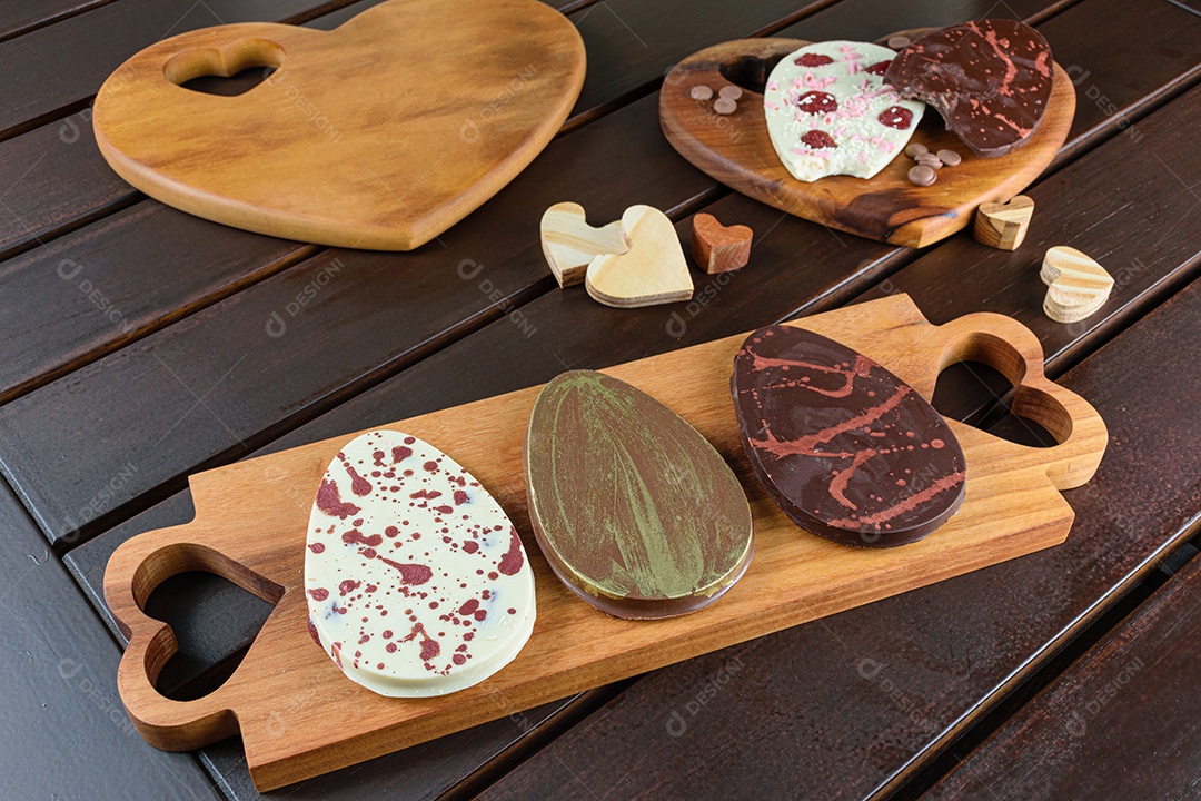 Três ovos de Páscoa de chocolate 2D