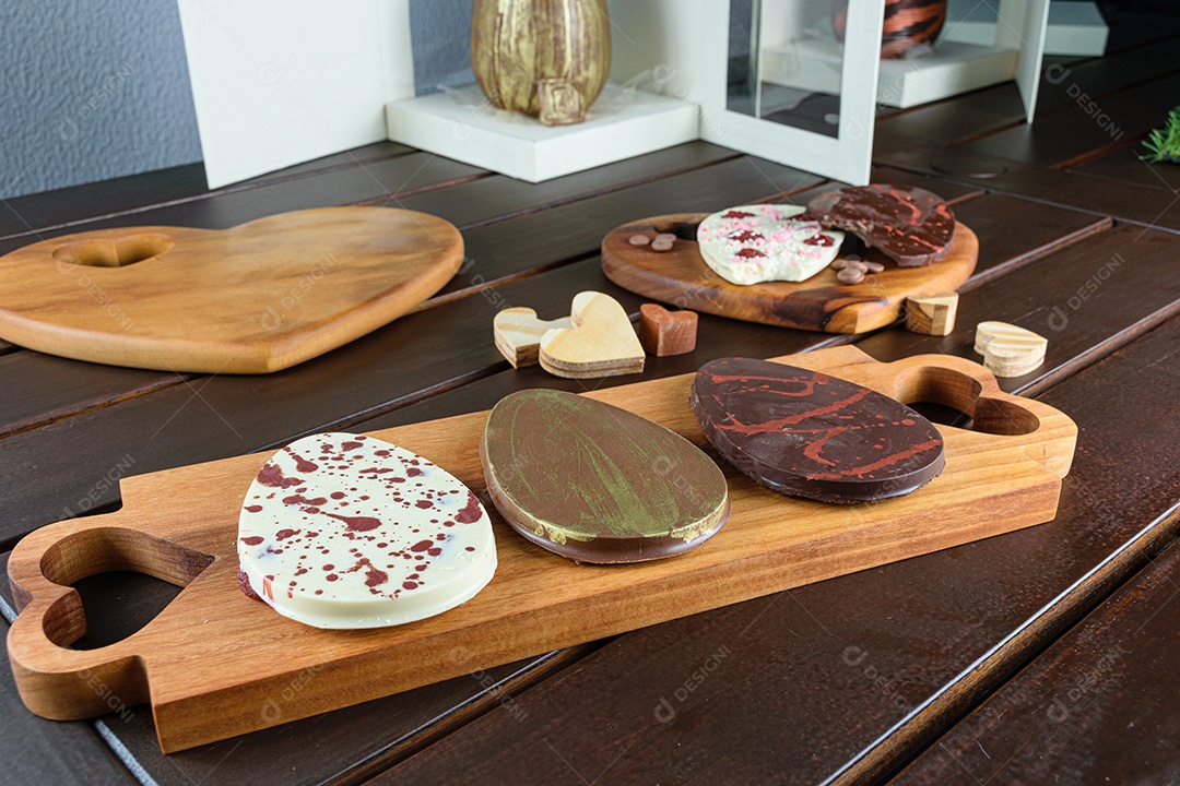 Três ovos de Páscoa de chocolate 2D