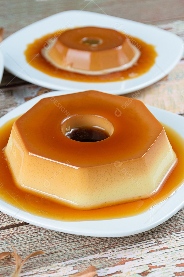 Pudim de leite condensado com calda de caramelo