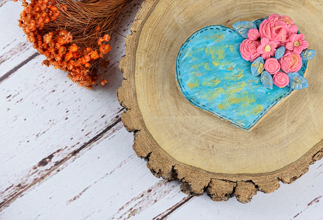 Biscoito amanteigado, decorado com fondant e glacê real