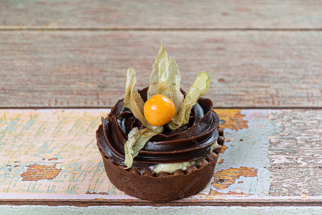 Detalhe de mini torta com creme de mascarpone e ganache de chocolate