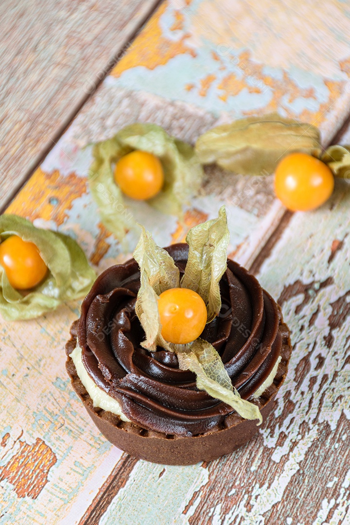 Mini tarte com creme de mascarpone e ganache de chocolate