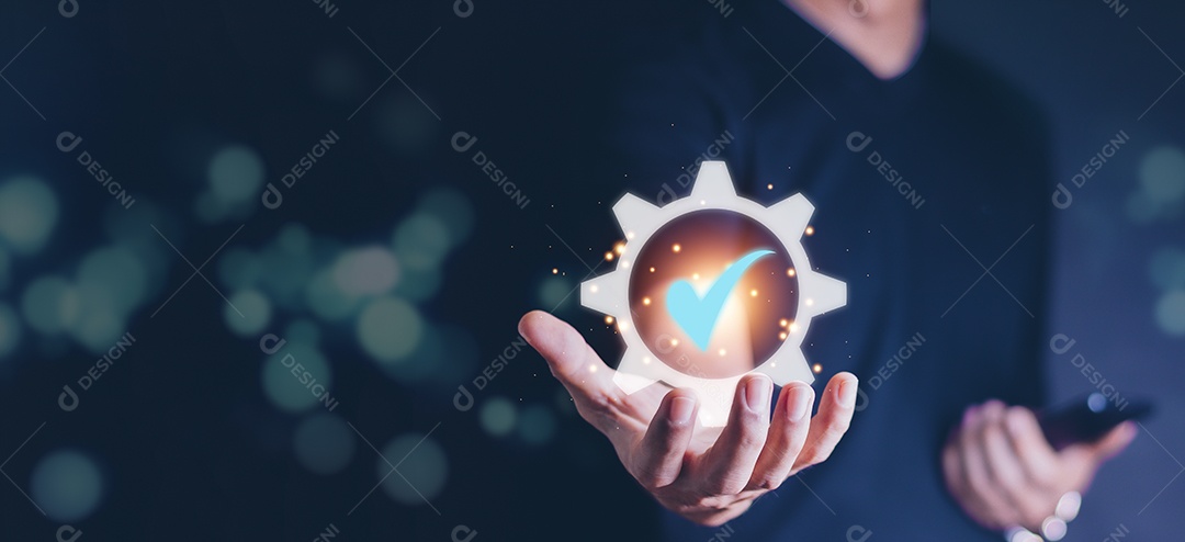 Mão mostra o sinal da garantia de qualidade do serviço superior