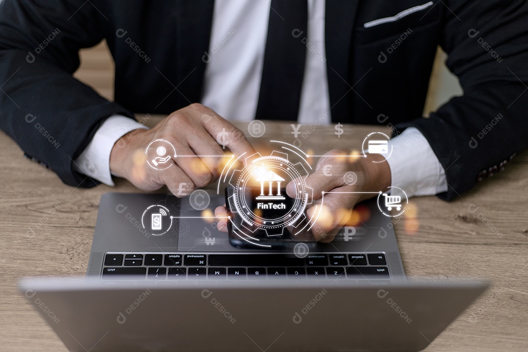 Futuro do empresário do conceito de tecnologia financeira selecionando a palavra fintech