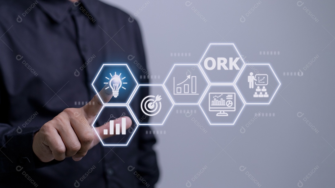 Empresário tocou no sinal de rede de negócios de rede de ícone