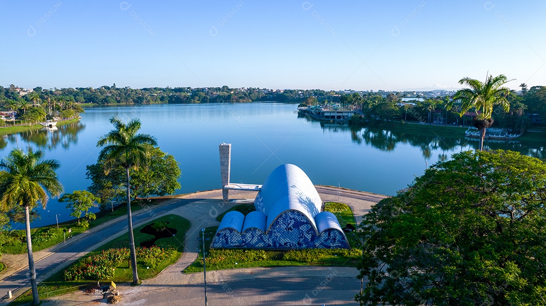 Lagoa da Pampulha, em Belo Horizonte, com vista para a Igreja de São Francisco de Assis