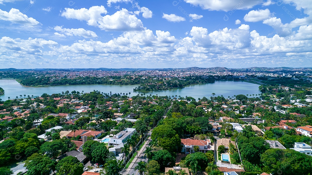 Lagoa da Pampulha, em Belo Horizonte, com vista para a Igreja de São Francisco de Assis