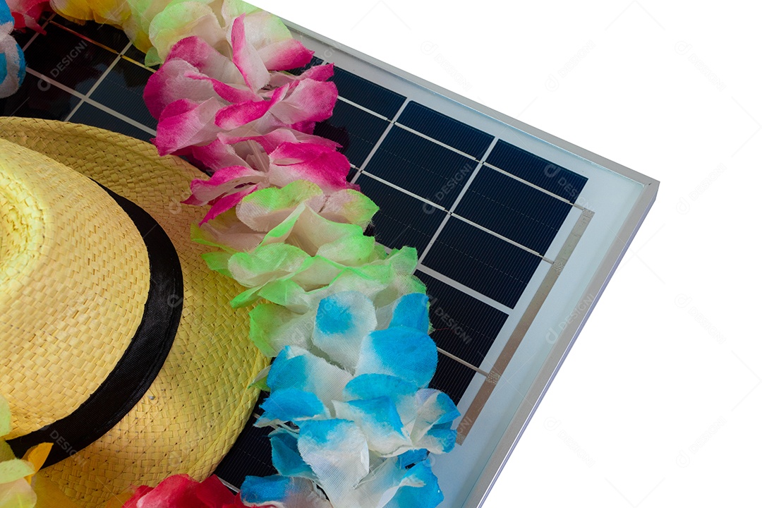 Painel solar fotovoltaico com elementos do carnaval brasileiro.