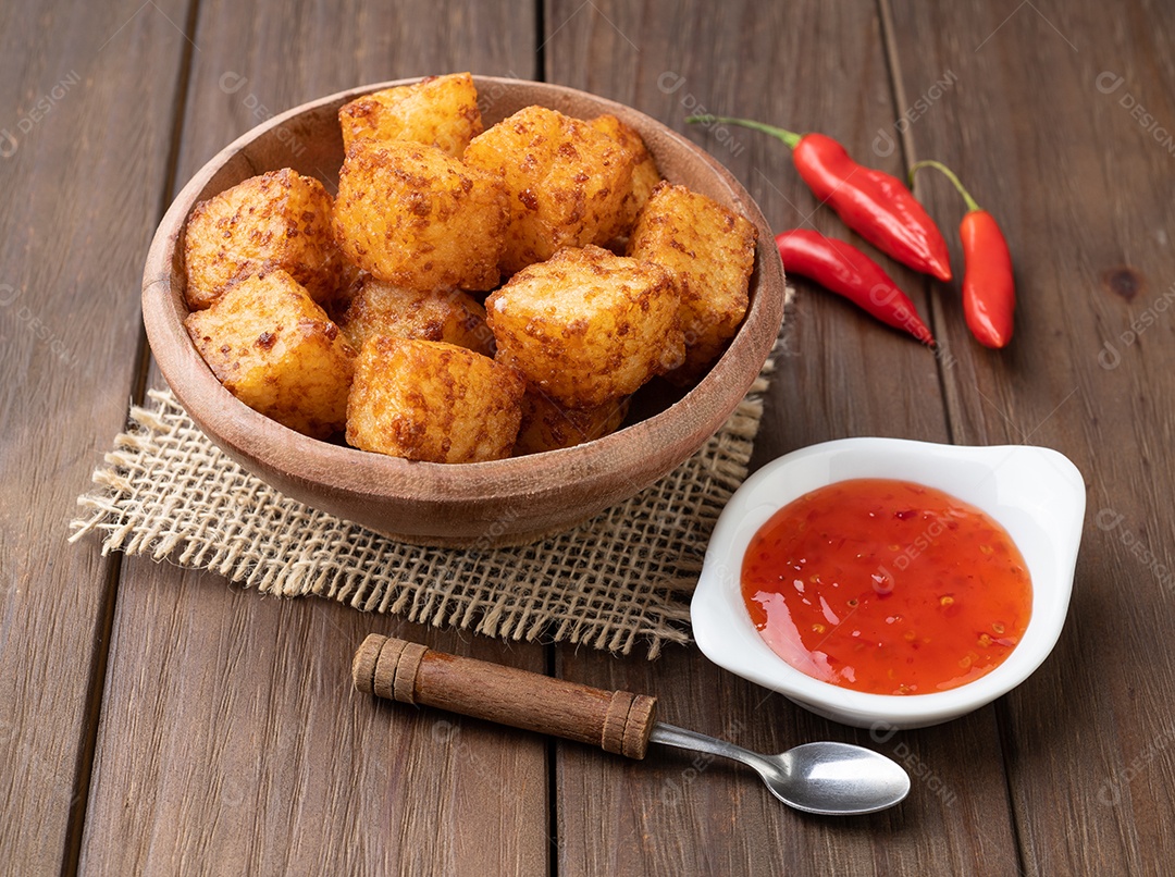 Dado de tapioca, comida típica do nordeste brasileiro em um copo.