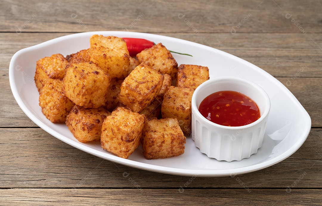Dado de tapioca, comida típica do nordeste brasileiro em um copo.