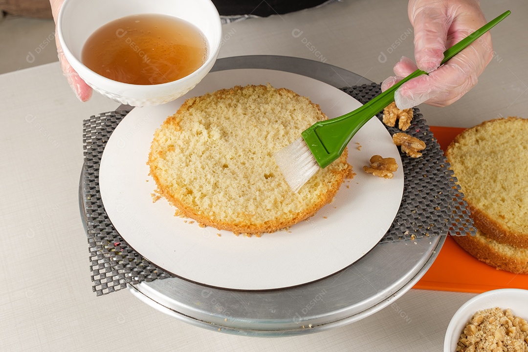 Bolo de confeiteiro recheado com brigadeiro de doce de leite