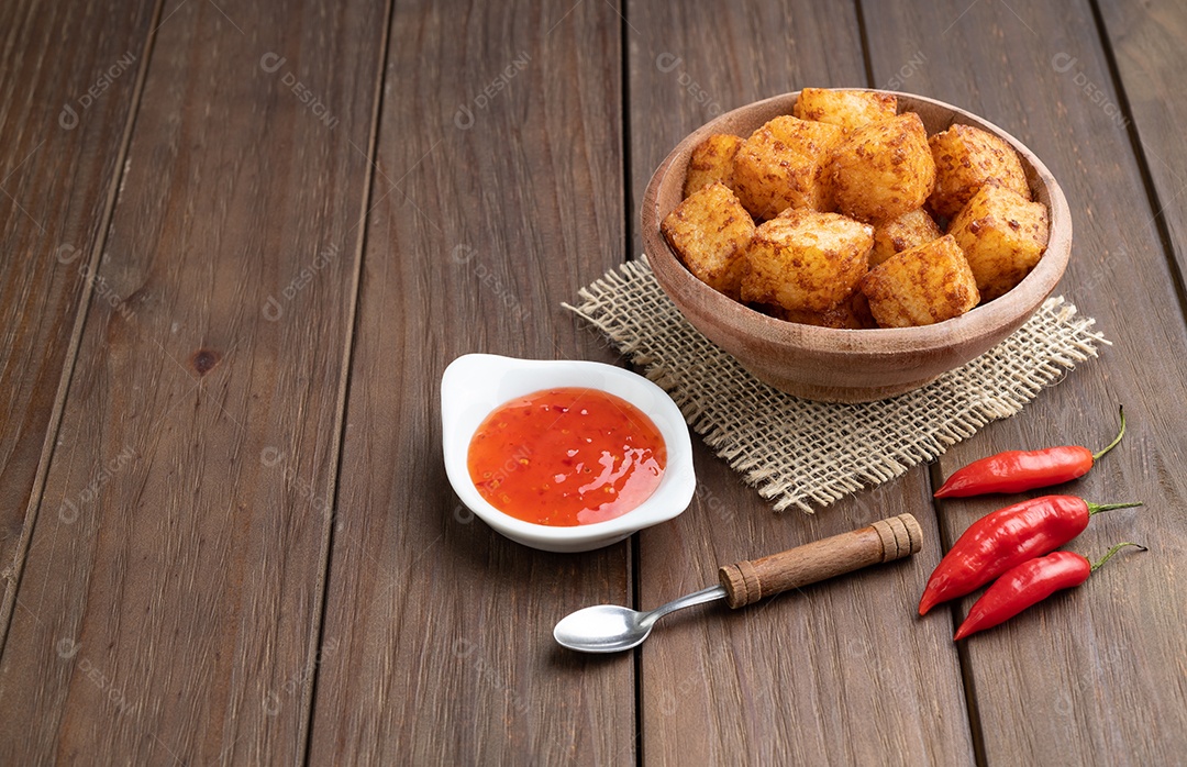 Dado de tapioca, comida típica do nordeste brasileiro com pimenta malagueta