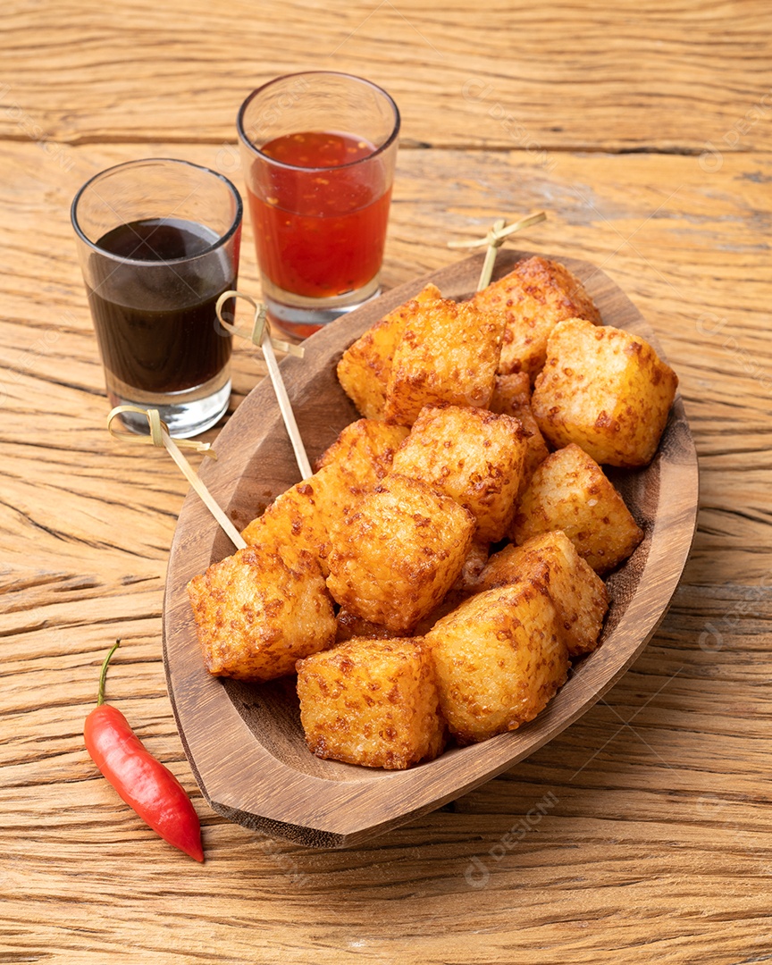 Dado de tapioca, comida típica do nordeste brasileiro com pimenta malagueta