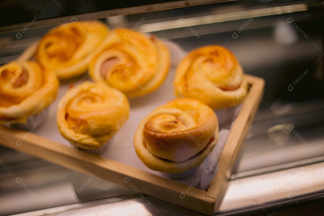 Expositor de padaria com pães