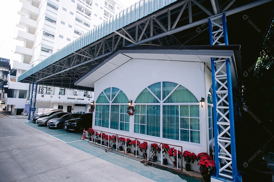 Estacionamento do estabelecimento carros estacionados