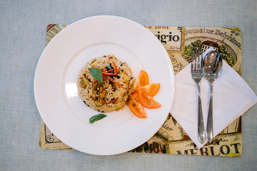 Vista frontal de um delicioso prato de comida